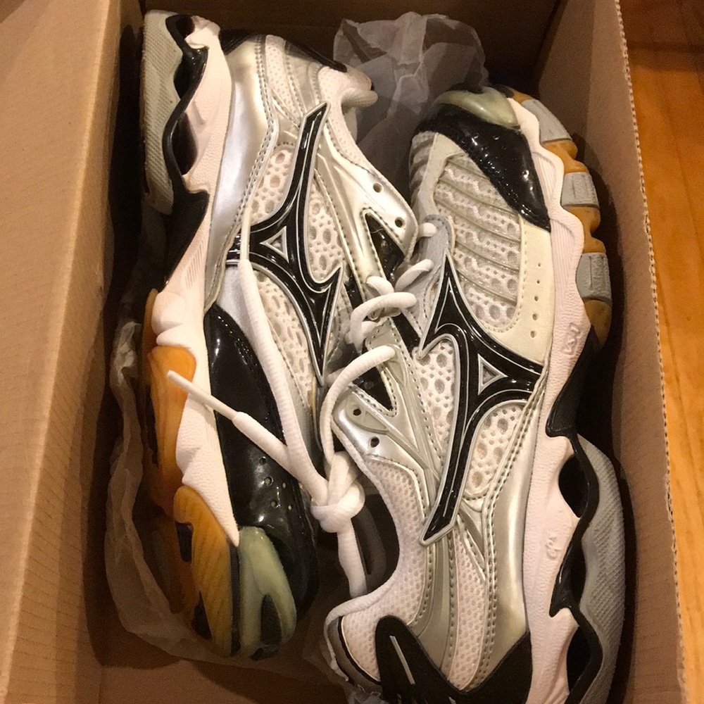 Mizuno Volleyball shoes W6.5